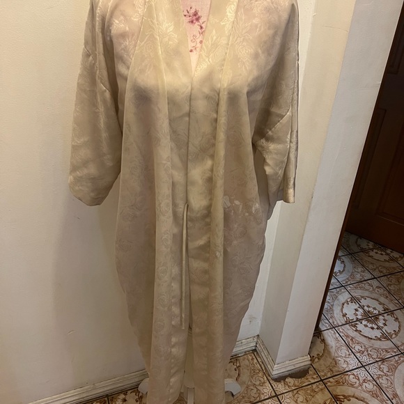 Robes - Picture 3 of 6